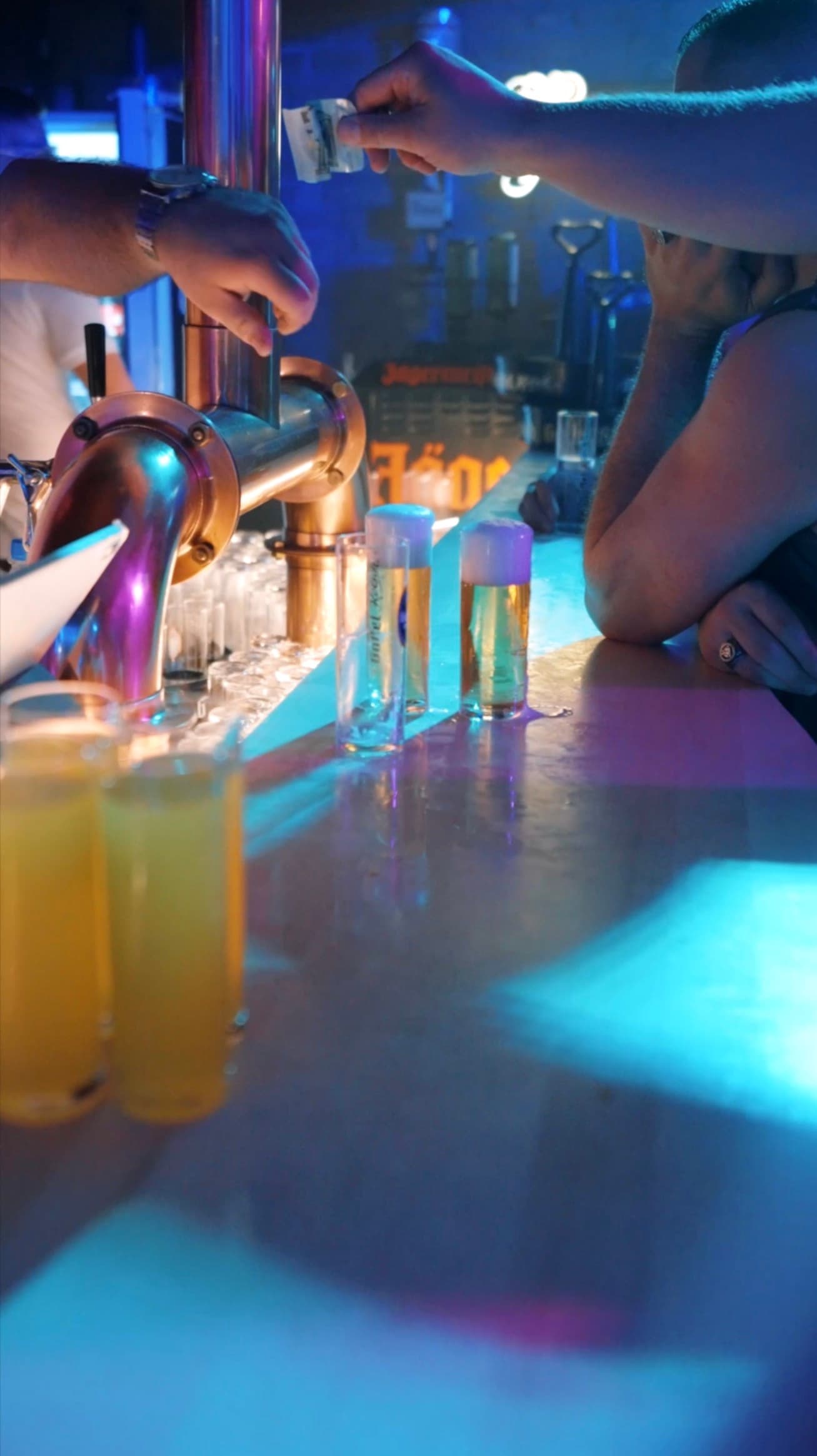 Frisch gezapftes Kölsch an der Kasino-Bar